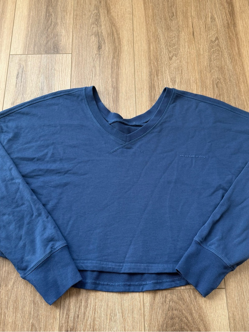 An Action A Day Cropped Blue  V-Neck Sweatshirt size medium